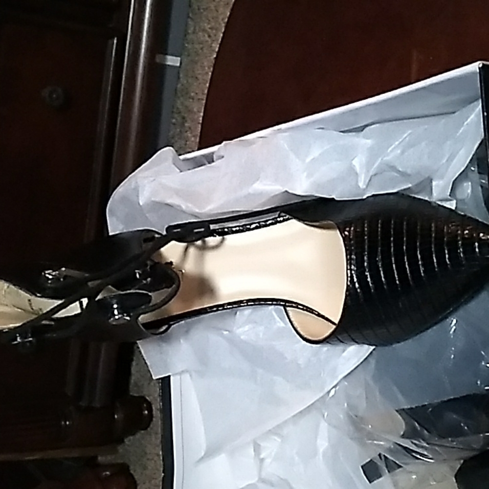 Black heels - Picture 2 of 3